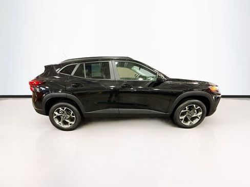 Used 2024 Chevrolet Trax LT w/ Driver Confidence Package image 5