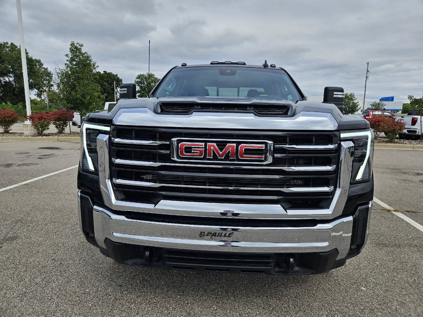 Used 2025 GMC Sierra 2500 SLE w/ Preferred Package AWD/4WD image 2