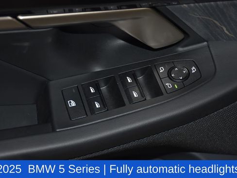 Used 2025 BMW 530i xDrive w/ Premium Package image 22