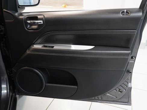 Used 2017 Jeep Compass High Altitude AWD/4WD image 31