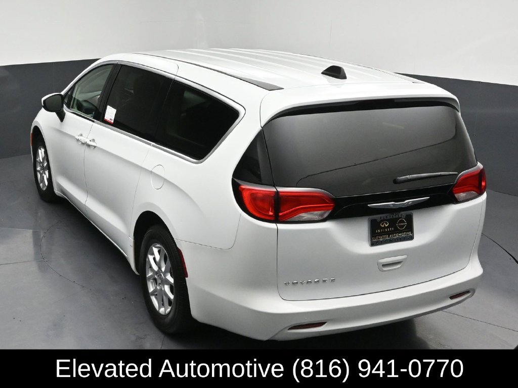 Used 2023 Chrysler Voyager LX FWD image 24