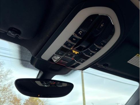 Used 2017 Porsche Cayenne Platinum Edition image 23