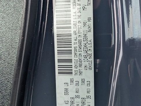 Used 2017 Jeep Wrangler Unlimited Sahara w/ Connectivity Group image 34