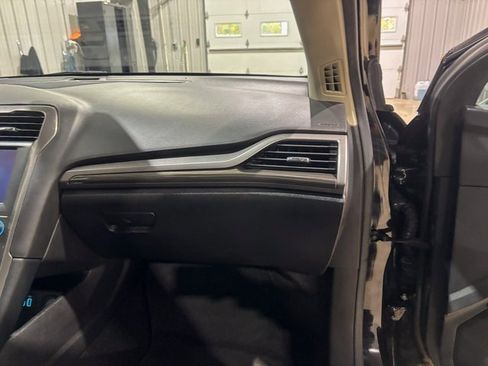 Used 2019 Ford Fusion SEL image 28