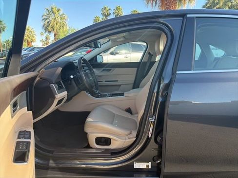 Used 2017 Jaguar XF Prestige image 9
