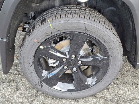 New 2025 Jeep Grand Cherokee Altitude image 5