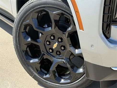 New 2025 Chevrolet Suburban High Country image 10