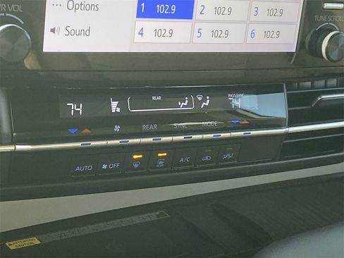 Used 2023 Toyota Sienna LE image 25