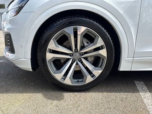 Used 2019 Audi Q8 Prestige w/ Luxury Package AWD/4WD image 28