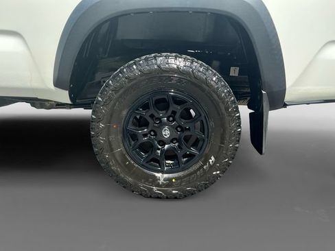 Used 2022 Toyota Tacoma SR w/ SX Package RWD image 16
