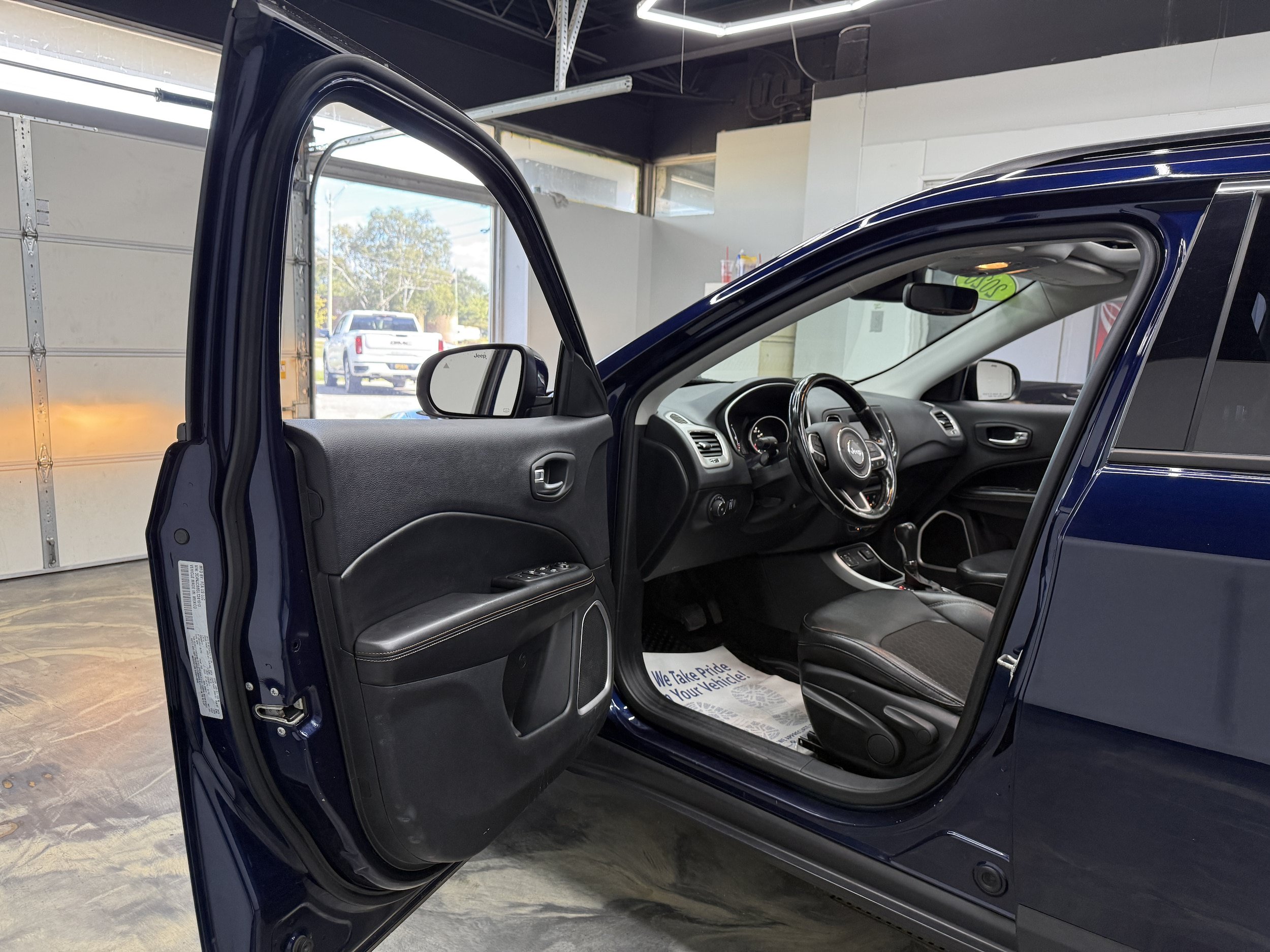 Used 2020 Jeep Compass Latitude FWD image 9