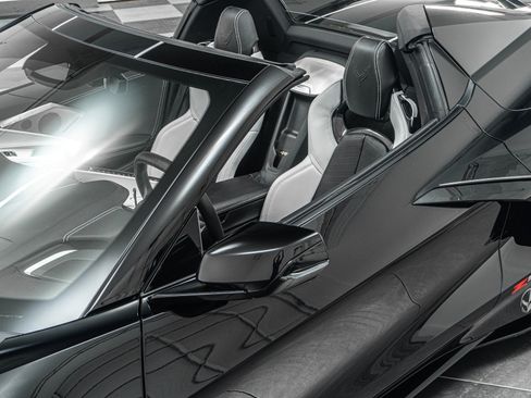 Used 2025 Chevrolet Corvette Stingray Preferred Conv w/ Chrome Exterior Badge Package RWD image 20