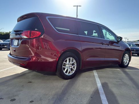 Used 2021 Chrysler Voyager LX w/ Cold Weather Group FWD image 8