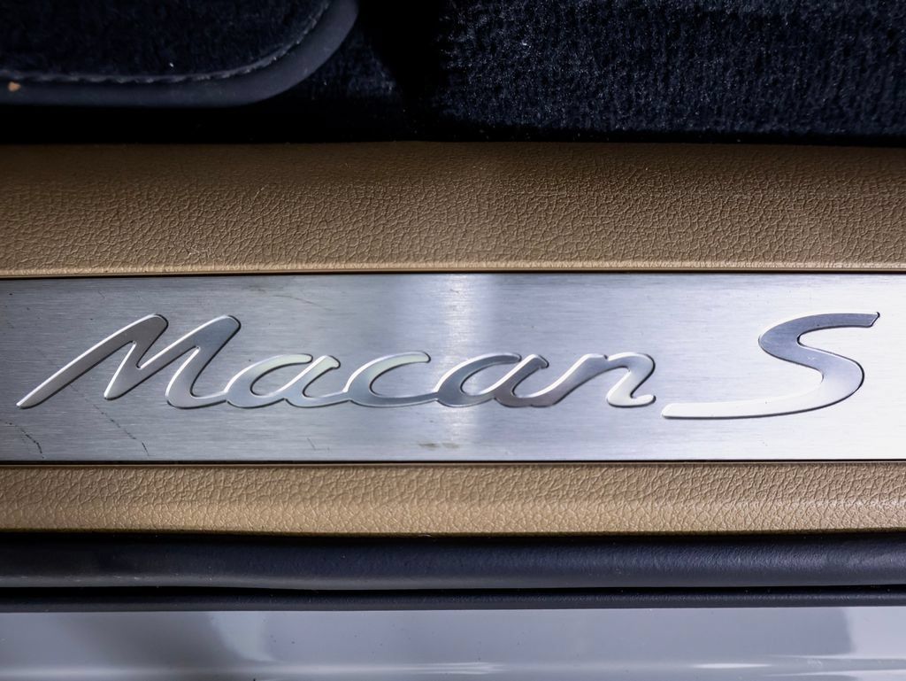 Certified 2023 Porsche Macan S w/ Premium Package AWD/4WD image 23