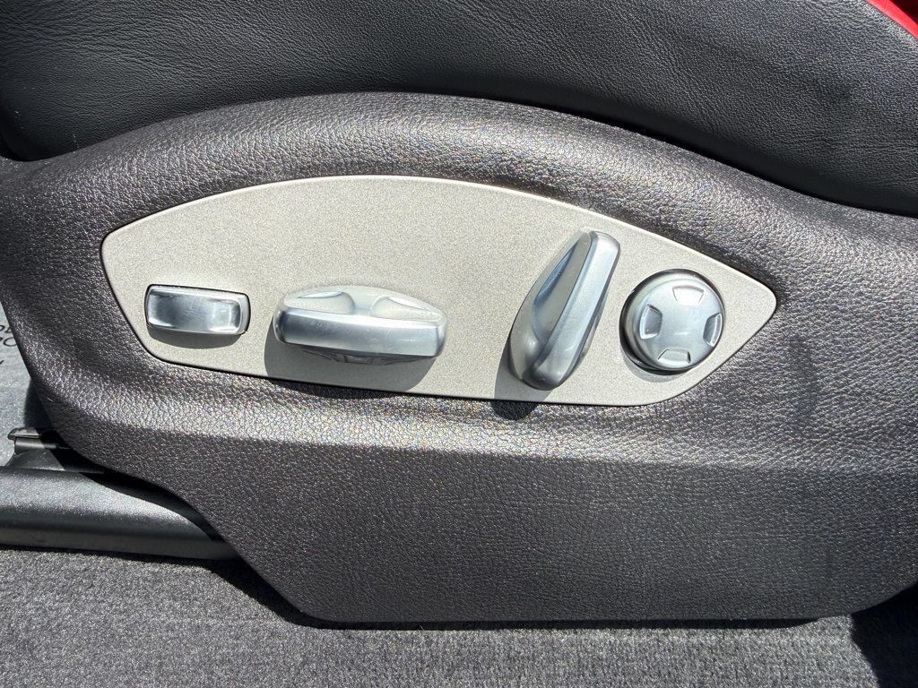 Used 2026 Porsche Macan AWD/4WD image 10