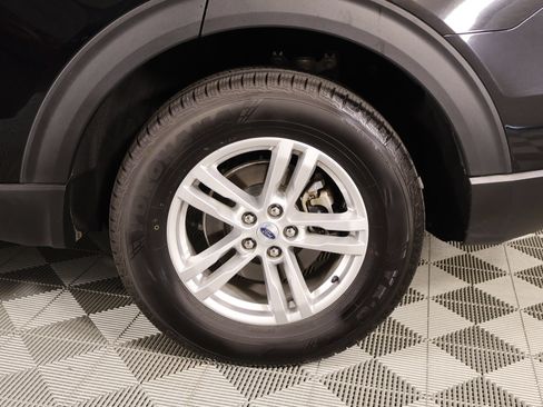 Used 2023 Ford Explorer XLT AWD/4WD image 19