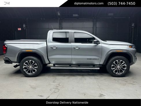 Used 2023 GMC Canyon Denali image 7