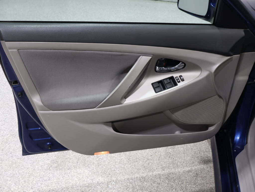 Used 2009 Toyota Camry SE FWD image 13