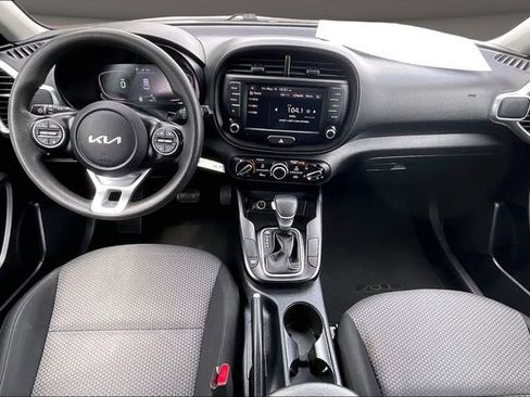 Used 2023 Kia Soul LX w/ LX Technology Package FWD image 14
