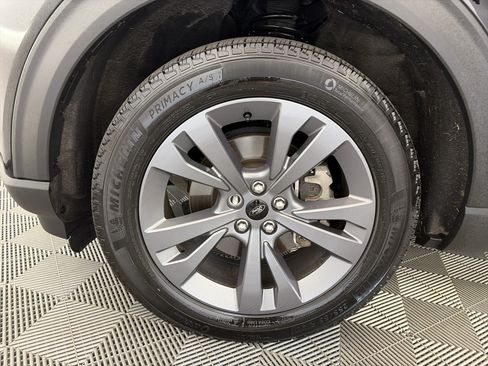 Used 2023 Ford Explorer XLT w/ Equipment Group 202A AWD/4WD image 15