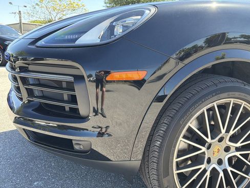 Used 2023 Porsche Cayenne Platinum Edition AWD/4WD image 9