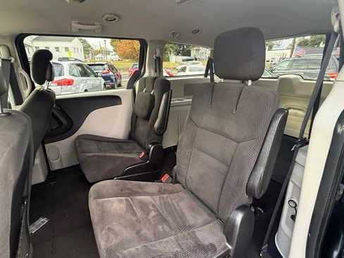 Used 2016 Dodge Grand Caravan SXT image 10