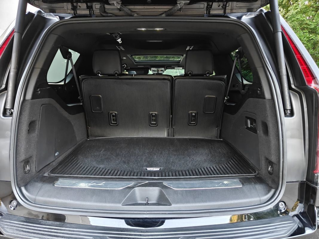 Used 2023 Cadillac Escalade ESV Premium Luxury AWD/4WD image 27