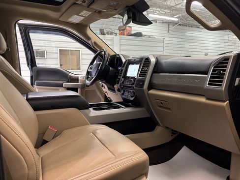 Used 2017 Ford F350 Lariat image 28
