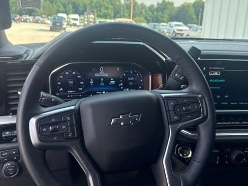 Used 2025 Chevrolet Silverado 2500 LTZ w/ LTZ Plus Package AWD/4WD image 34