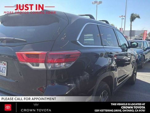 Used 2018 Toyota Highlander LE FWD image 2