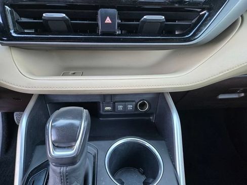 Certified 2020 Toyota Highlander XLE AWD/4WD image 19
