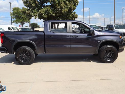 Used 2022 Chevrolet Silverado 1500 ZR2 w/ Technology Package AWD/4WD image 2