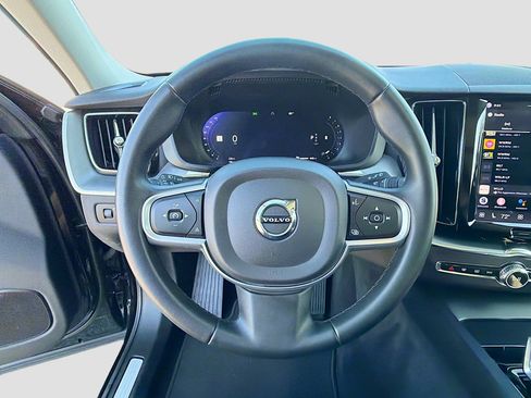 Used 2022 Volvo XC60 B5 Momentum image 38