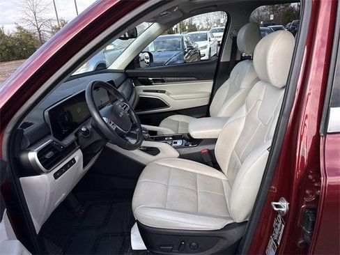 Used 2023 Kia Telluride EX w/ EX Captain's Chair Package image 14