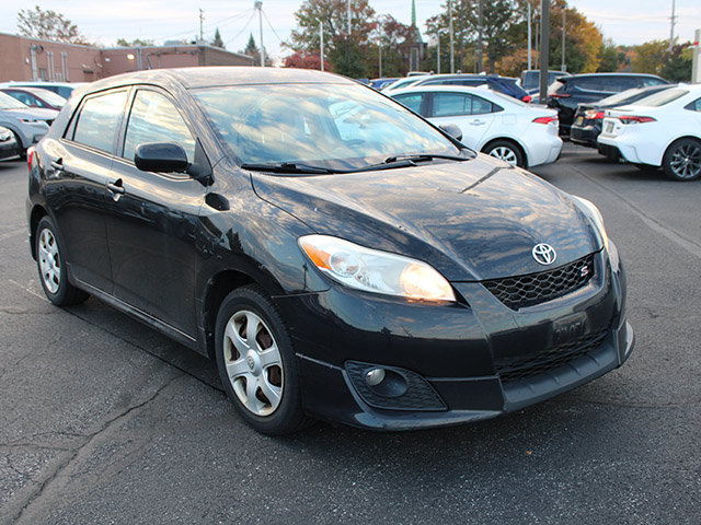 Used 2009 Toyota Matrix S w/ All Weather Guard Pkg FWD image 4