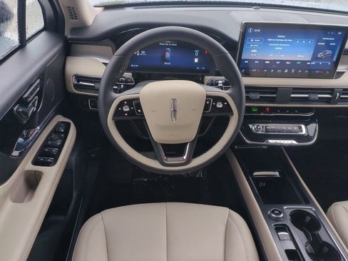 New 2026 Lincoln Corsair Premiere image 16