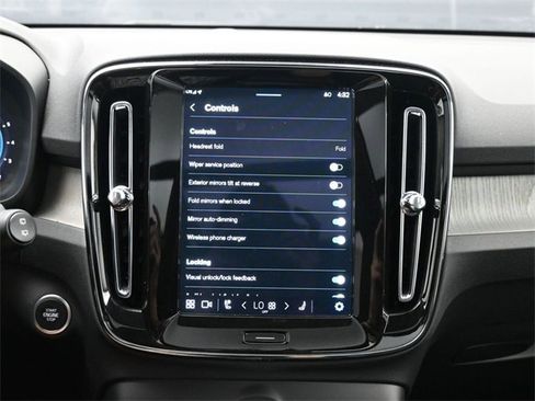 Used 2025 Volvo XC40 B5 Plus image 15