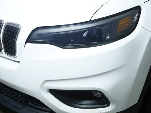 Used 2019 Jeep Cherokee Latitude Plus image 16