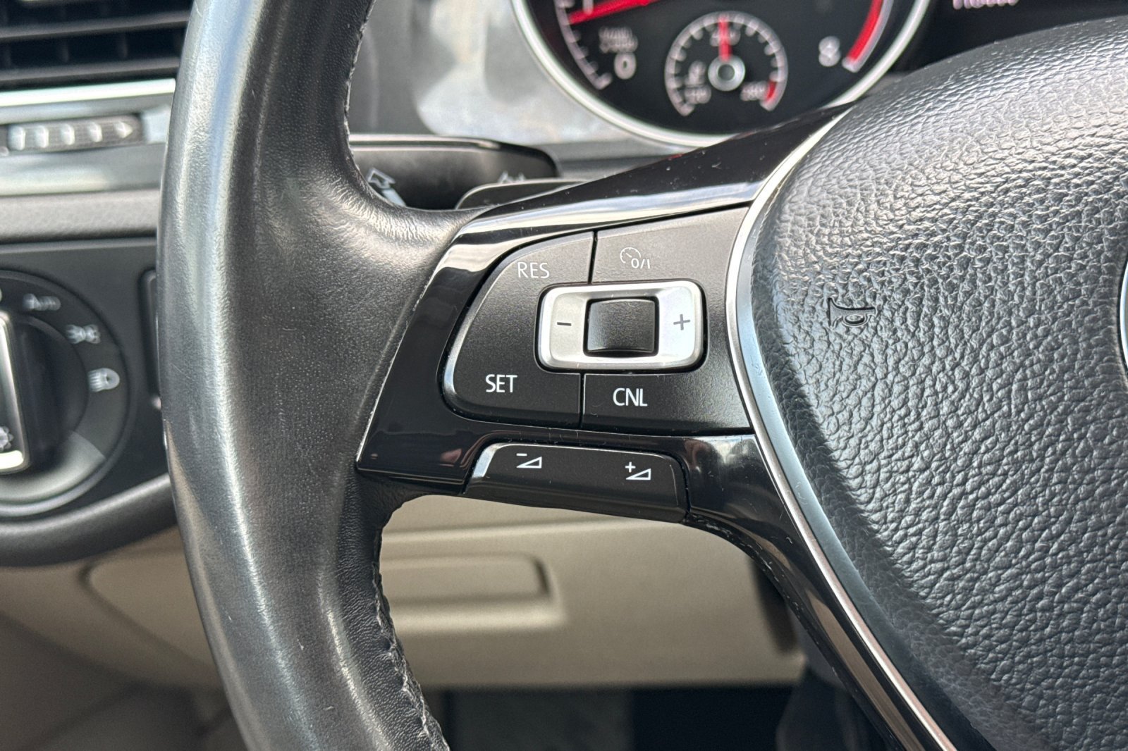 Used 2018 Volkswagen Golf S FWD image 25