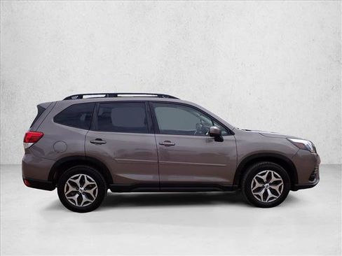 Used 2023 Subaru Forester Premium AWD/4WD image 5