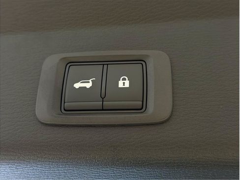Used 2025 Mitsubishi Outlander 4WD Plug-In Hybrid image 25