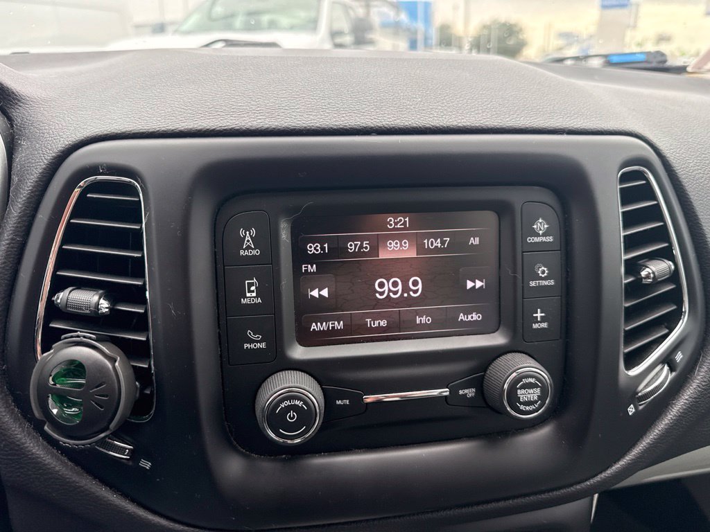 Used 2018 Jeep Compass Latitude FWD image 7
