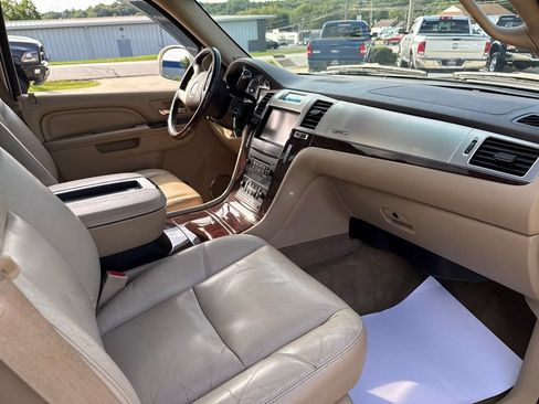 Used 2011 Cadillac Escalade 4WD Hybrid image 45