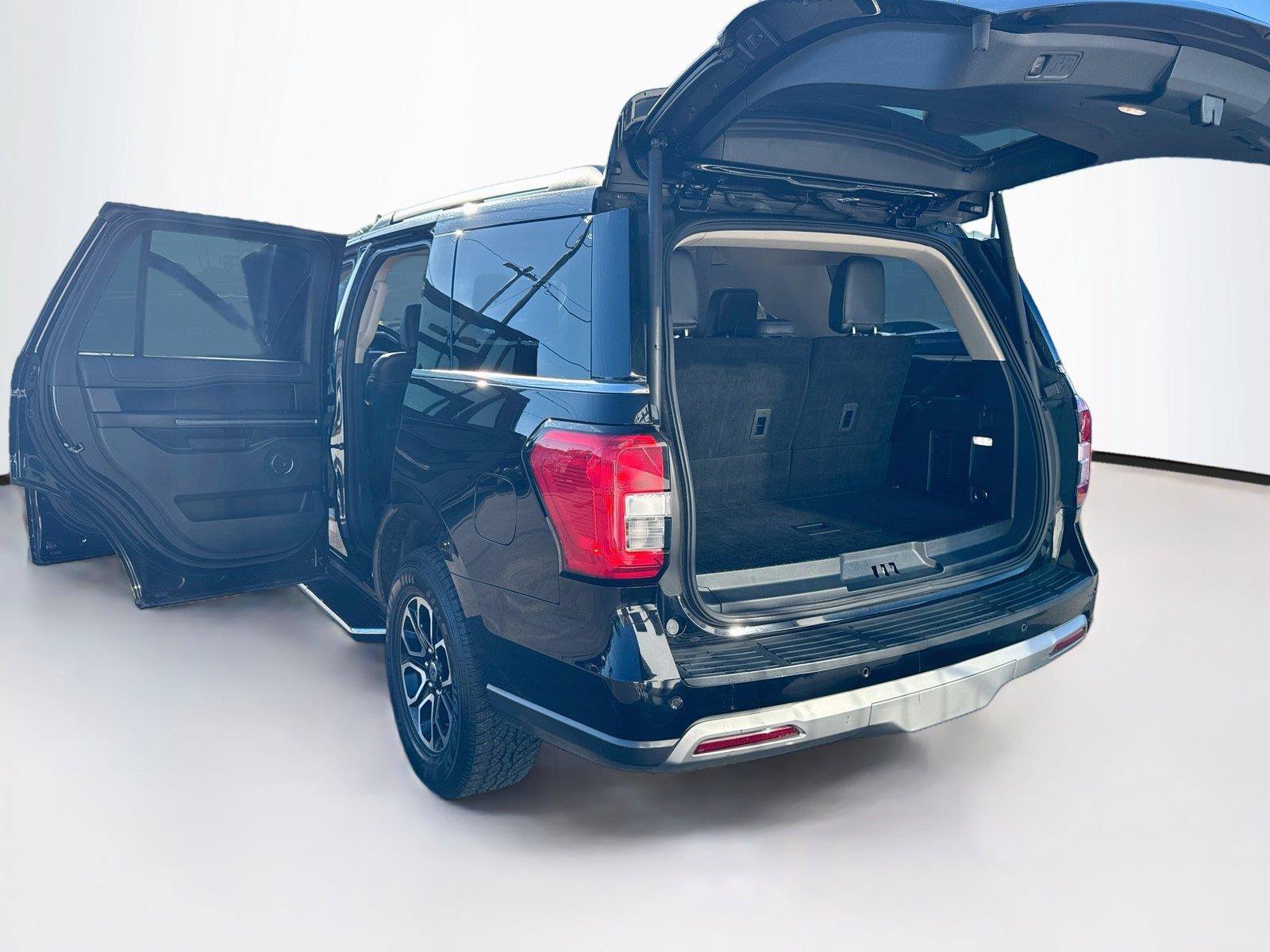 Used 2023 Ford Expedition XLT AWD/4WD image 44