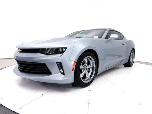 Used 2018 Chevrolet Camaro LT RWD image 14