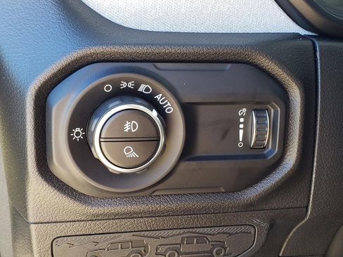 Used 2025 Jeep Gladiator Sport image 24