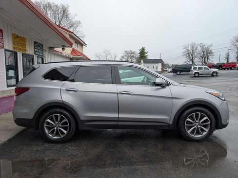 Used 2017 Hyundai Santa Fe SE image 17
