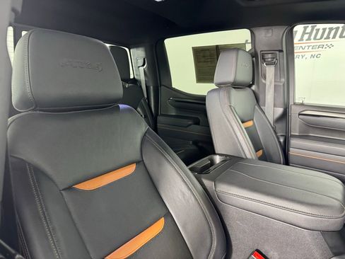Used 2025 GMC Sierra 1500 AT4 w/ AT4 Premium Package AWD/4WD image 42