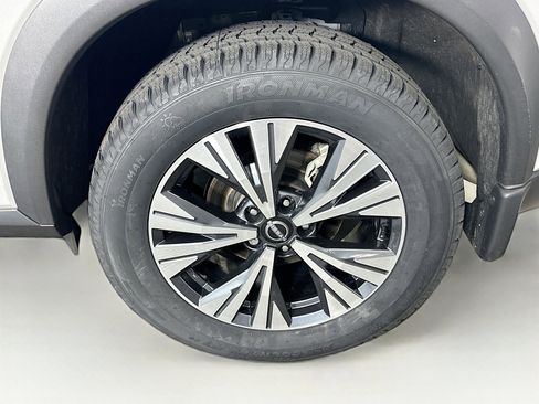 Used 2023 Nissan Rogue SV AWD/4WD image 11