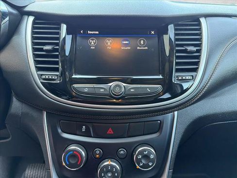 Used 2020 Chevrolet Trax LT AWD/4WD image 16